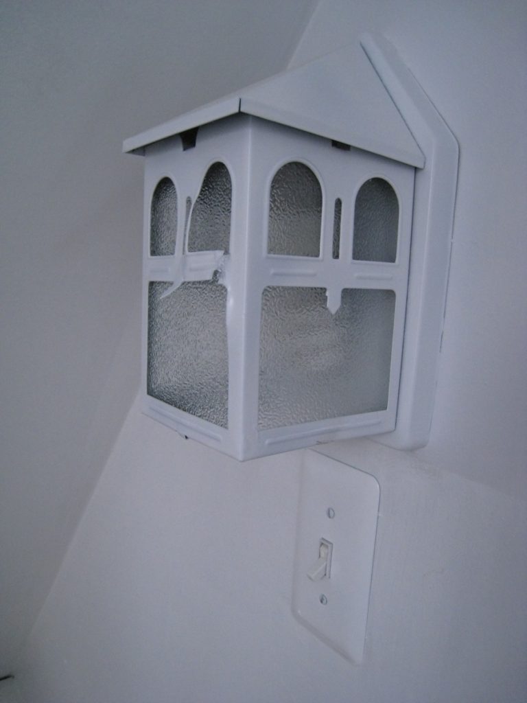 Quick light update with a coat of glossy white spray paint. 