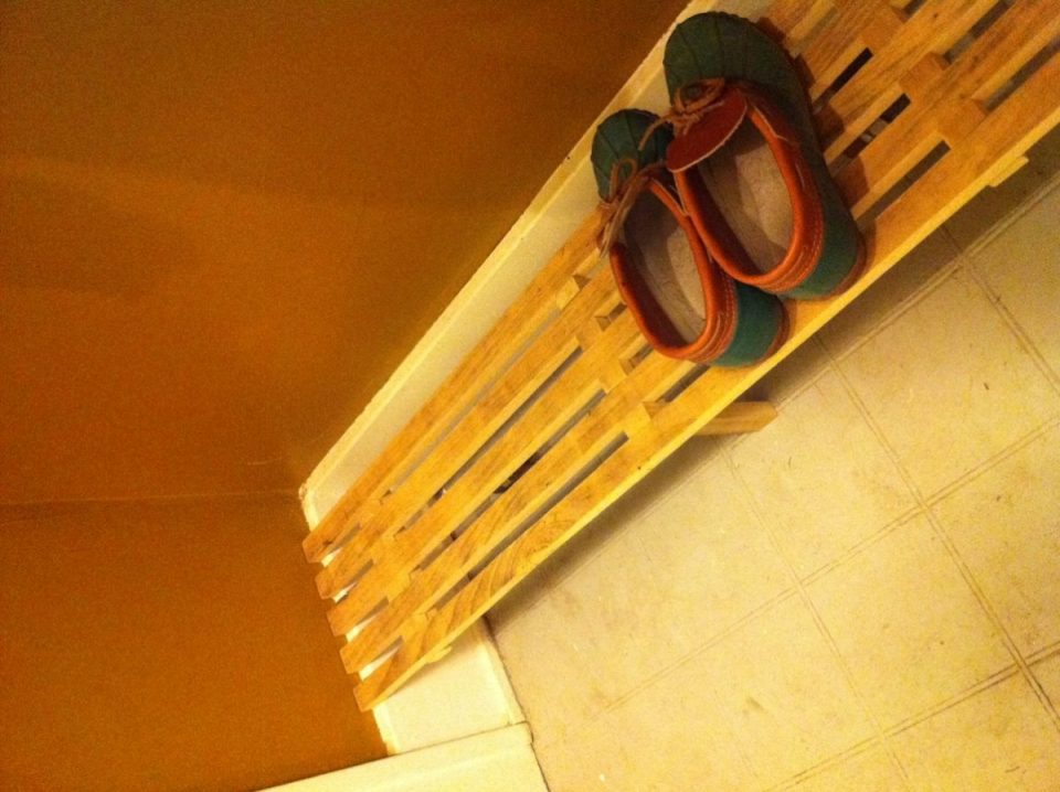 Entryway show storage.