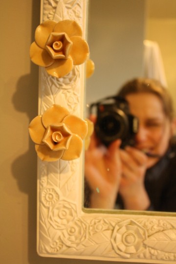 Little yellow flower knob love. From Anthropologie.