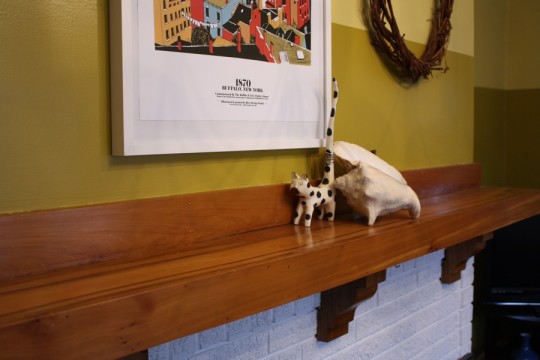 Mantle decor from another angle.