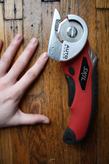 Little hand-sized drill. I could use a manicure. 