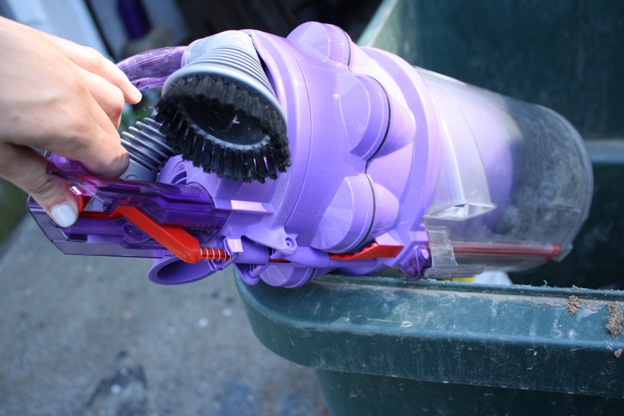 Emptying the Dyson DC14 Animal