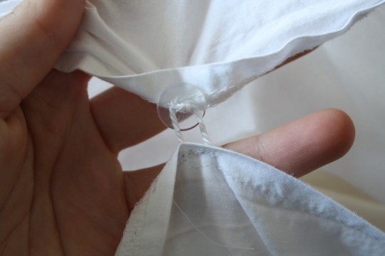 Button and hook closure on the open end of the duvet.