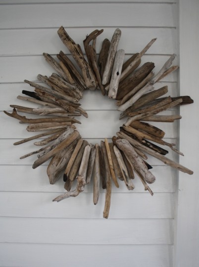 Oh, woot. I love this driftwood wreath. FREE driftwood wreath, I should say.