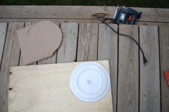Out with the MDF, in with the thin plywood. Same ol' dinner plate template!