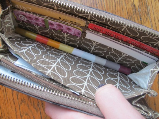 Portable paint palette.