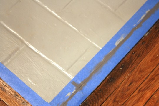 Dark gray line applied.