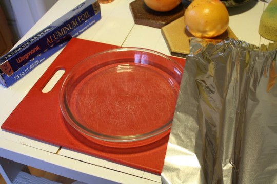 Line a glass or pyrex pie plate with tin foil.