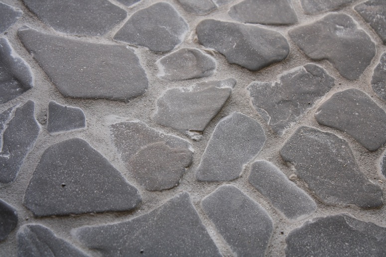 Grouting a DIY beach stone floor | merrypad