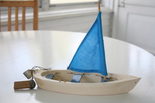 Can you believe this sailboat was in the free bin? It's darling.