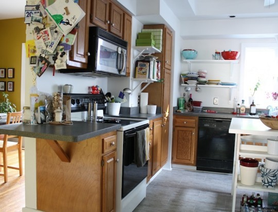 Kitchen: In all its oak-y glory. Kitchen: In all its oak-y glory.