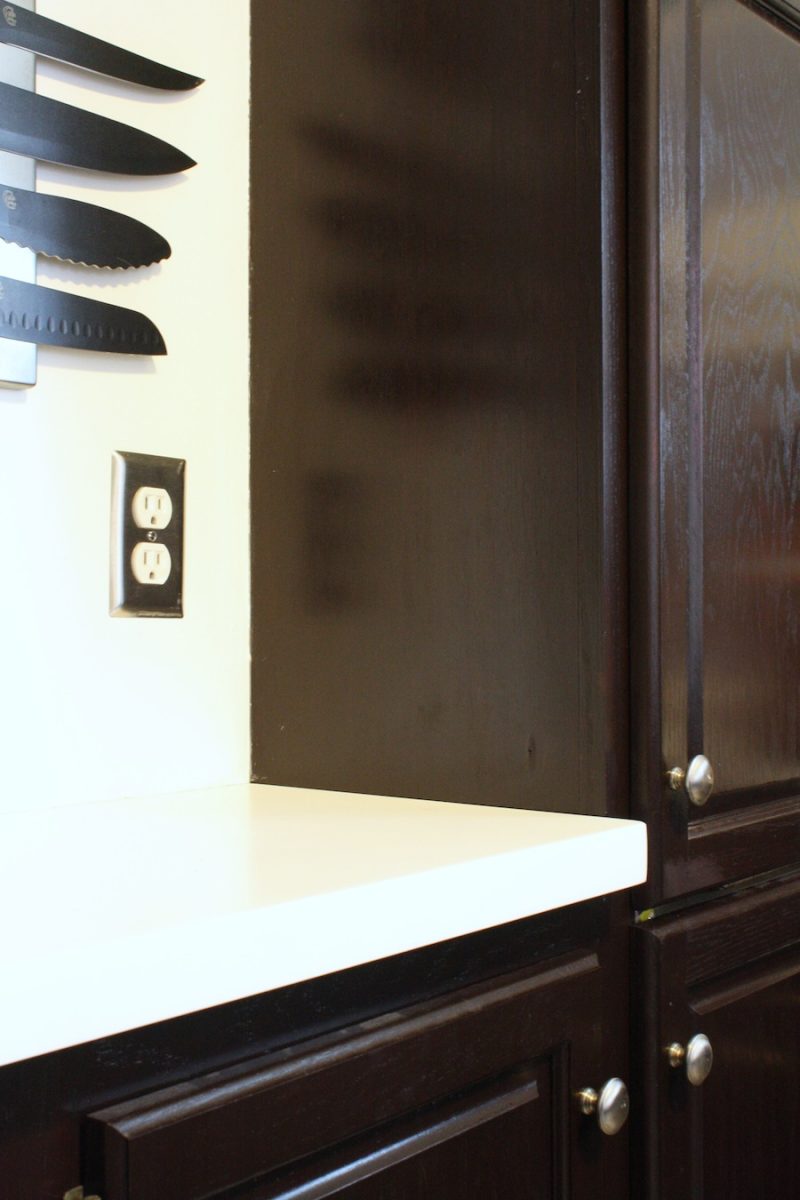 Java Gel Stain by General Finishes transforms oak cabinetry.