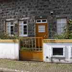My favorite house in Sete Cidades, the stone with accents of gold and white looked really beautiful in person. 