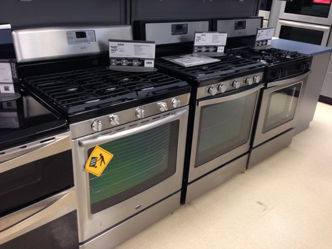 Inexpensive gas ranges at Sears! I want them all.
