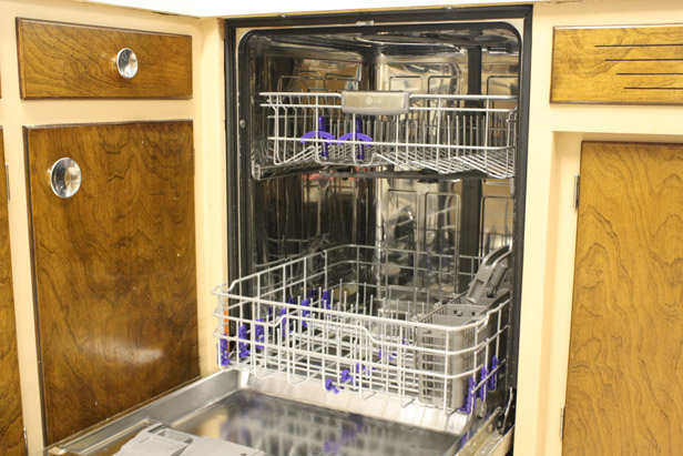 How to clean the inside of the dishwasher.