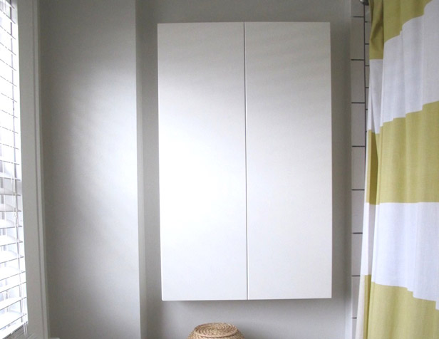 Extra storage in a shallow shelf above the toilet.
