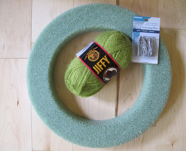 How to make a yarn pom-pom wreath (the ideas for designing and striping the wreath are unlimited).