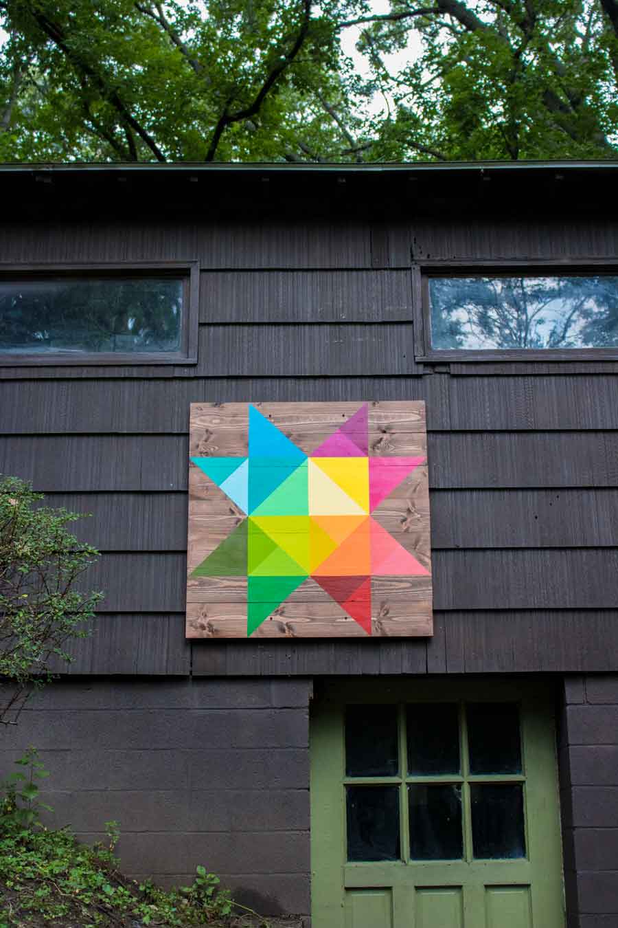 A handmade, hand-painted barn quilt made featuring modern, vivid colors / diy network